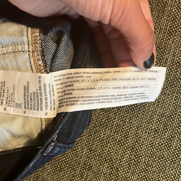 Dark wash Abercrombie short jean shorts - Picture 5 of 6